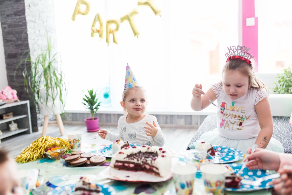 1.1. Organizare petrecere mot-ce obiceiuri se practica in cadrul unui astfel de eveniment_copii la ziua de nastere