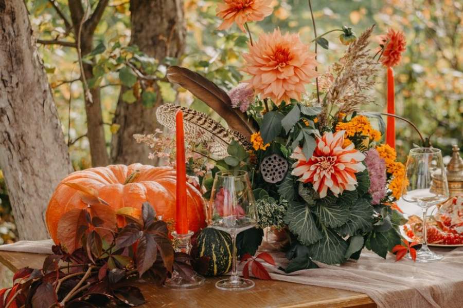 Decor si tematica pentru nunta toamna, dovleac, frunze, flori de toamna, natura