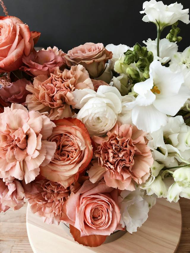 Nunta primăvara - de ce să-ți organizezi nunta primăvara- buchlet de flori de mireasa-min